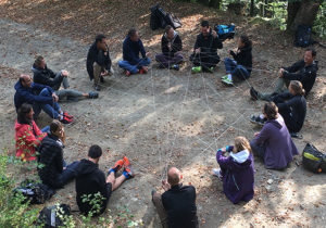 Une journée d'outdoor business coaching en équipe en plein air pour travailler la cohésion et l'esprit d'équipe avec JADE AIR, notre formule innovante de coaching d'équipe outdoor.